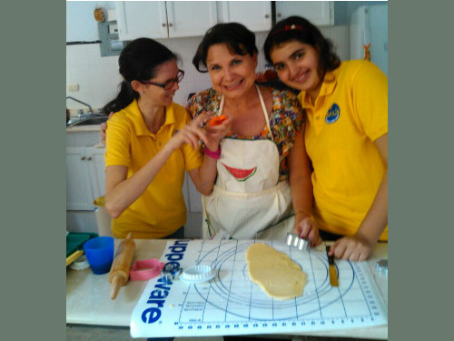 Preparando galletitas para la feria "Madres 2013"
